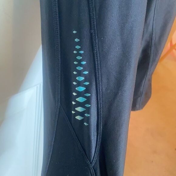 Body Corp Capri leggings  - Picture 2 of 5